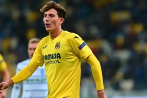 包含转会期比利亚雷亚尔防线松动——法国杯节点到来；赛场秩序良好；年轻球员得到机会的词条