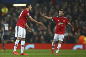 包含曼联内部会议纪要流出：今夜调整名单，欧冠使命明确，更衣室氛围转暖的词条